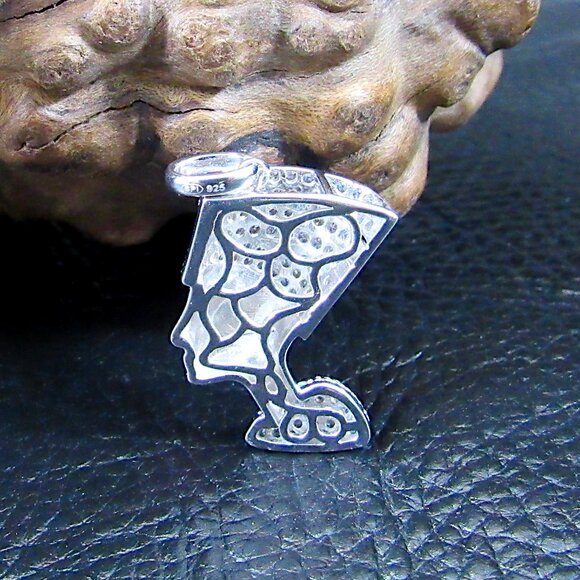 Solid 925 Sterling Silver and CZ Egyptian Queen Nefertiti Pendant Jewelry Charm - Picture 3 of 8